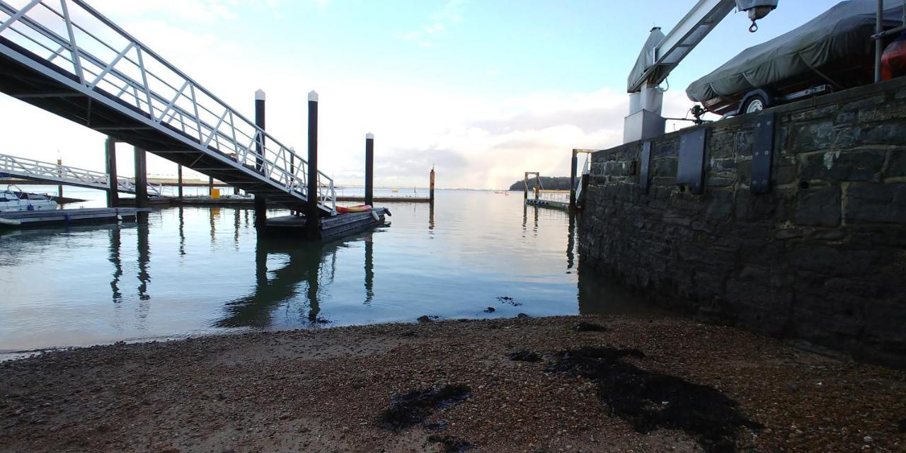 Seafarer'S View - 6 Bedroom Townhouse In Cowes, Parking & Seaviews. Cowes  Exterior foto